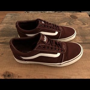 Men’s Vans size 9.5 in excellent condition!
